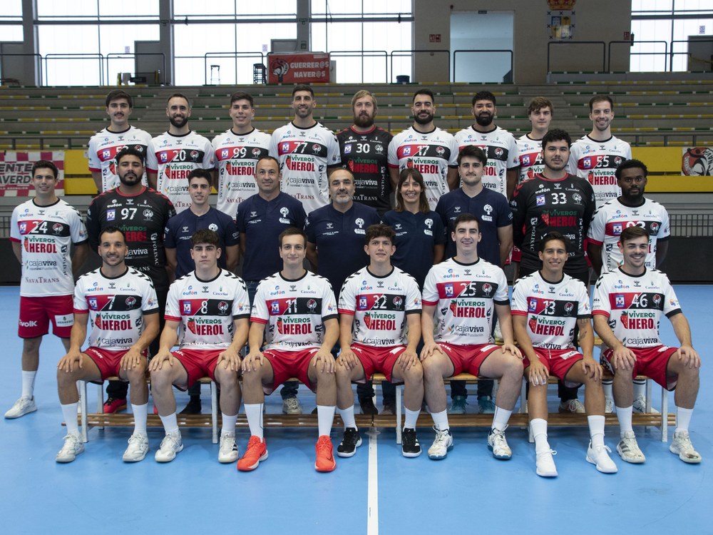 Plantilla del Club Balonmano Nava, Liga ASOBAL, con su cuerpo técnico